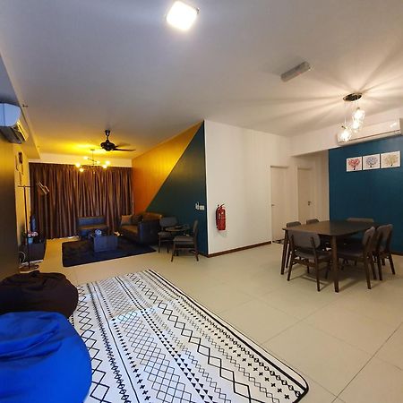 The Landmark By Katana 3Br To 4Br Luxury Seaview Landmark Homestay At Gurney 15-16Pax 无敌海景套房 Tanjung Tokong Extérieur photo