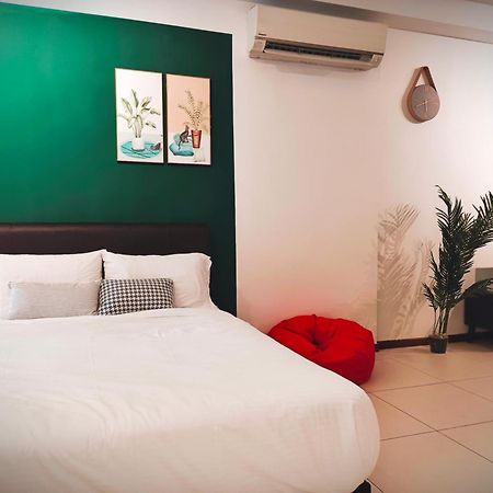 The Landmark By Katana 3Br To 4Br Luxury Seaview Landmark Homestay At Gurney 15-16Pax 无敌海景套房 Tanjung Tokong Extérieur photo
